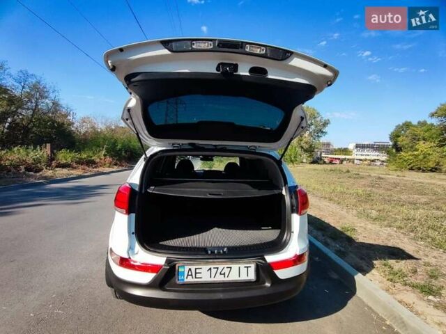 Белый Киа Sportage, объемом двигателя 1.7 л и пробегом 243 тыс. км за 13200 $, фото 13 на Automoto.ua