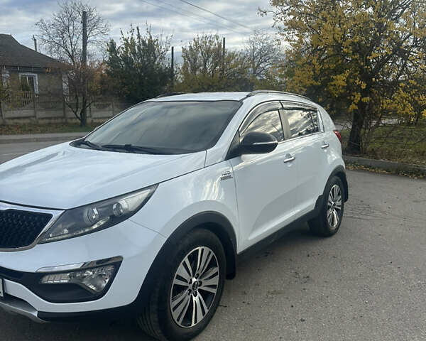 Белый Киа Sportage, объемом двигателя 2 л и пробегом 216 тыс. км за 15750 $, фото 1 на Automoto.ua