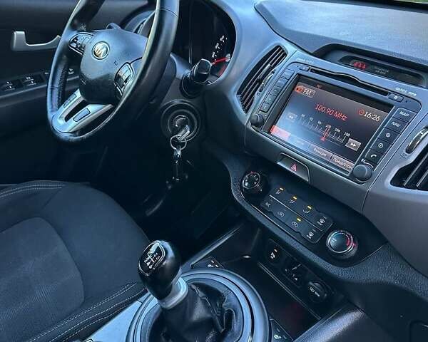 Білий Кіа Sportage, об'ємом двигуна 1.59 л та пробігом 219 тис. км за 12900 $, фото 388 на Automoto.ua