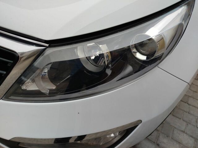 Киа Sportage 2014 в Черкассах на Automoto.ua Белый Киа Sportage, объемом двигателя 2 л и пробегом 154 тыс. км за 11900 $, фото 7 на Automoto.ua