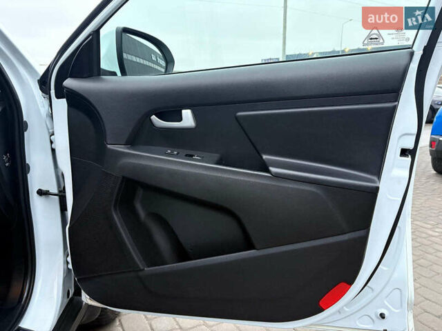 Белый Киа Sportage, объемом двигателя 2 л и пробегом 127 тыс. км за 14690 $, фото 27 на Automoto.ua