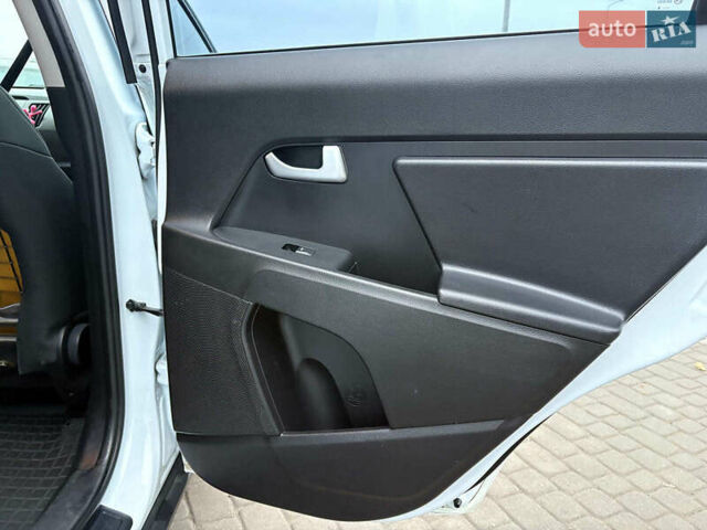 Белый Киа Sportage, объемом двигателя 2 л и пробегом 127 тыс. км за 14690 $, фото 33 на Automoto.ua