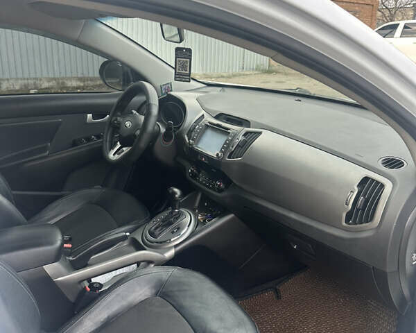 Белый Киа Sportage, объемом двигателя 2 л и пробегом 216 тыс. км за 15750 $, фото 5 на Automoto.ua