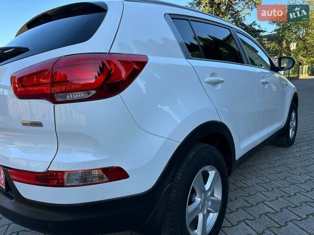Білий Кіа Sportage, об'ємом двигуна 1.59 л та пробігом 219 тис. км за 12900 $, фото 61 на Automoto.ua