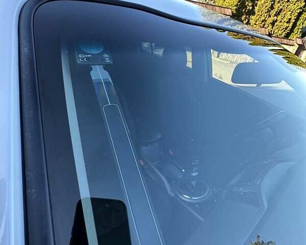 Білий Кіа Sportage, об'ємом двигуна 1.59 л та пробігом 219 тис. км за 12900 $, фото 389 на Automoto.ua