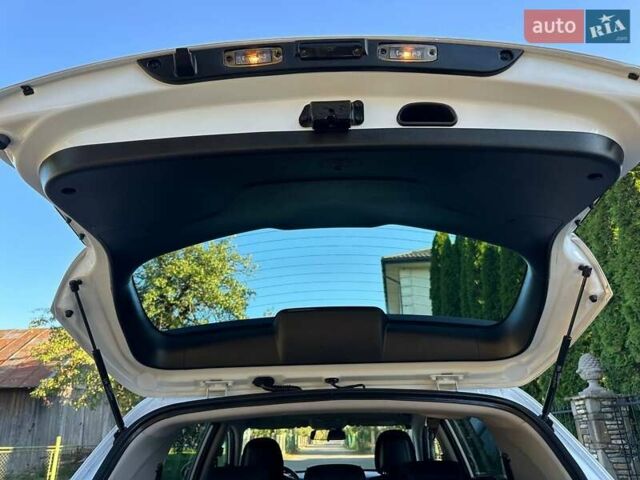 Білий Кіа Sportage, об'ємом двигуна 1.59 л та пробігом 219 тис. км за 12900 $, фото 253 на Automoto.ua