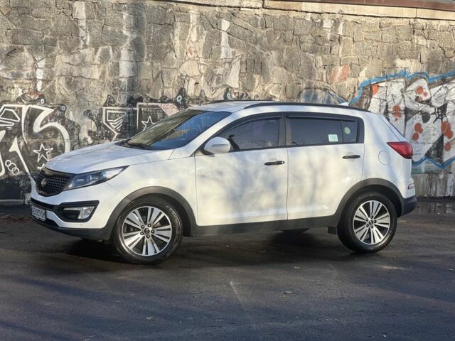 Білий Кіа Sportage, об'ємом двигуна 2 л та пробігом 229 тис. км за 13750 $, фото 4 на Automoto.ua