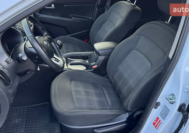 Белый Киа Sportage, объемом двигателя 1.7 л и пробегом 219 тыс. км за 12999 $, фото 18 на Automoto.ua