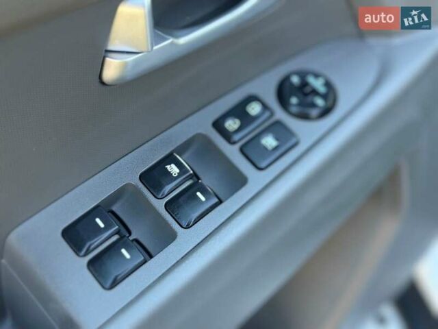 Белый Киа Sportage, объемом двигателя 2.36 л и пробегом 230 тыс. км за 11450 $, фото 30 на Automoto.ua