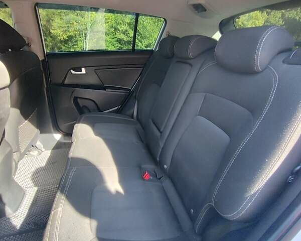 Белый Киа Sportage, объемом двигателя 1.7 л и пробегом 243 тыс. км за 13200 $, фото 14 на Automoto.ua
