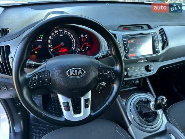 Білий Кіа Sportage, об'ємом двигуна 1.59 л та пробігом 219 тис. км за 12900 $, фото 377 на Automoto.ua