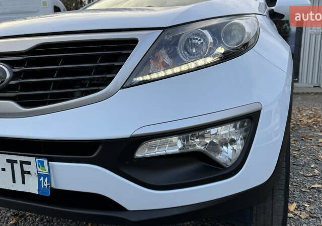 Белый Киа Sportage, объемом двигателя 1.7 л и пробегом 219 тыс. км за 12999 $, фото 20 на Automoto.ua