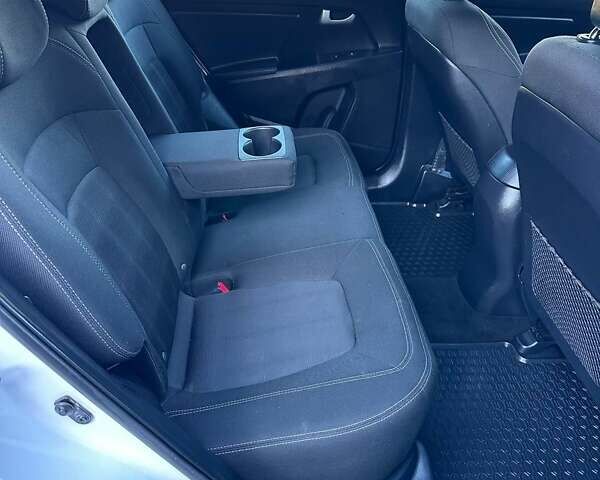 Білий Кіа Sportage, об'ємом двигуна 1.59 л та пробігом 219 тис. км за 12900 $, фото 313 на Automoto.ua