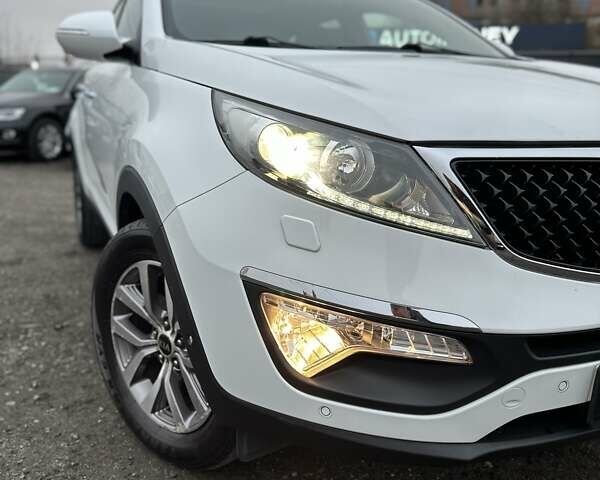 Белый Киа Sportage, объемом двигателя 1.6 л и пробегом 171 тыс. км за 13800 $, фото 1 на Automoto.ua