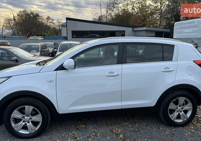 Белый Киа Sportage, объемом двигателя 1.7 л и пробегом 219 тыс. км за 12999 $, фото 5 на Automoto.ua