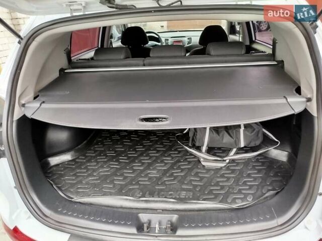 Белый Киа Sportage, объемом двигателя 2 л и пробегом 194 тыс. км за 11900 $, фото 12 на Automoto.ua
