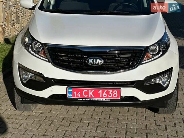 Білий Кіа Sportage, об'ємом двигуна 1.59 л та пробігом 219 тис. км за 12900 $, фото 501 на Automoto.ua