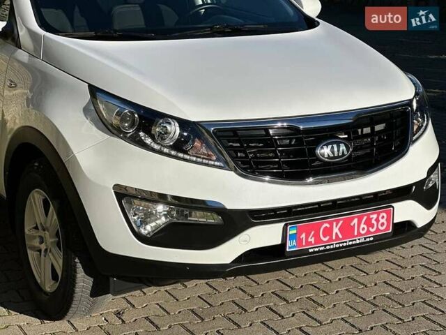Білий Кіа Sportage, об'ємом двигуна 1.59 л та пробігом 219 тис. км за 12900 $, фото 499 на Automoto.ua