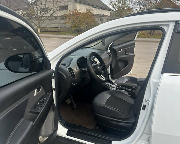 Белый Киа Sportage, объемом двигателя 2 л и пробегом 216 тыс. км за 15750 $, фото 8 на Automoto.ua