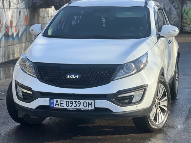 Білий Кіа Sportage, об'ємом двигуна 2 л та пробігом 229 тис. км за 13750 $, фото 5 на Automoto.ua