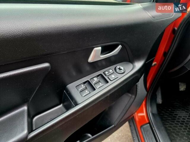 Белый Киа Sportage, объемом двигателя 2 л и пробегом 181 тыс. км за 13500 $, фото 24 на Automoto.ua