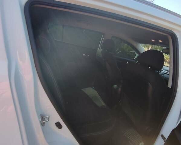 Белый Киа Sportage, объемом двигателя 1.7 л и пробегом 243 тыс. км за 13200 $, фото 16 на Automoto.ua