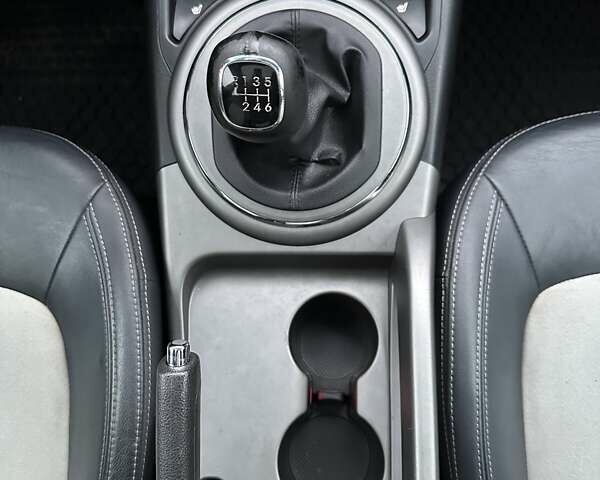 Белый Киа Sportage, объемом двигателя 1.6 л и пробегом 171 тыс. км за 13800 $, фото 27 на Automoto.ua