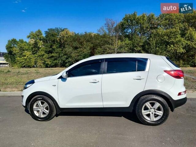 Белый Киа Sportage, объемом двигателя 1.7 л и пробегом 243 тыс. км за 13200 $, фото 4 на Automoto.ua