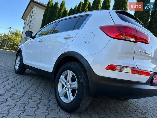 Білий Кіа Sportage, об'ємом двигуна 1.59 л та пробігом 219 тис. км за 12900 $, фото 60 на Automoto.ua
