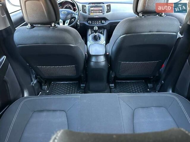 Білий Кіа Sportage, об'ємом двигуна 1.59 л та пробігом 219 тис. км за 12900 $, фото 366 на Automoto.ua