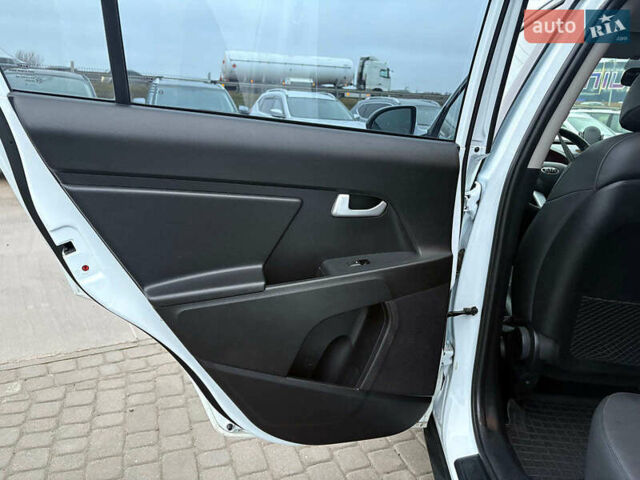 Белый Киа Sportage, объемом двигателя 2 л и пробегом 127 тыс. км за 14690 $, фото 37 на Automoto.ua