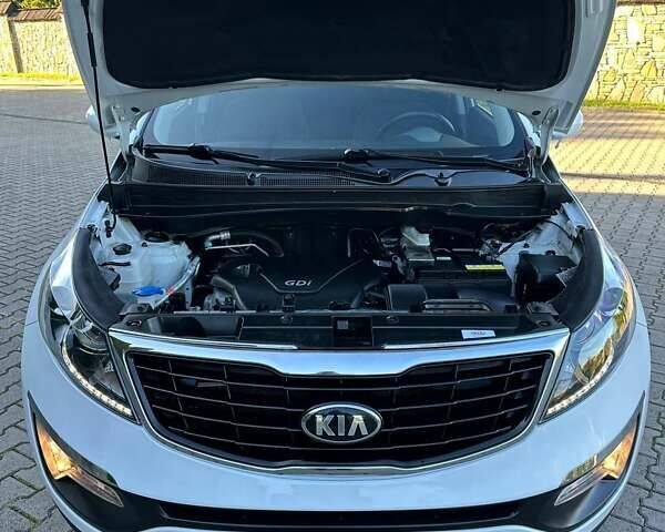 Білий Кіа Sportage, об'ємом двигуна 1.59 л та пробігом 219 тис. км за 12900 $, фото 326 на Automoto.ua