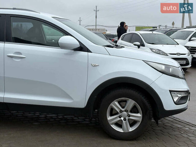 Белый Киа Sportage, объемом двигателя 2 л и пробегом 127 тыс. км за 14690 $, фото 3 на Automoto.ua