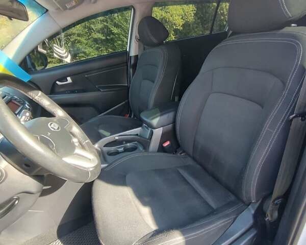 Белый Киа Sportage, объемом двигателя 1.7 л и пробегом 243 тыс. км за 13200 $, фото 25 на Automoto.ua