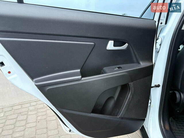 Белый Киа Sportage, объемом двигателя 2 л и пробегом 127 тыс. км за 14690 $, фото 38 на Automoto.ua