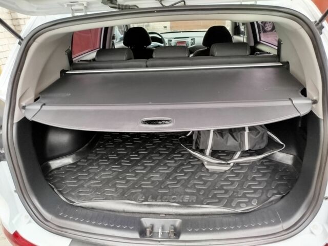 Киа Sportage 2014 в Черкассах на Automoto.ua Белый Киа Sportage, объемом двигателя 2 л и пробегом 154 тыс. км за 11900 $, фото 5 на Automoto.ua