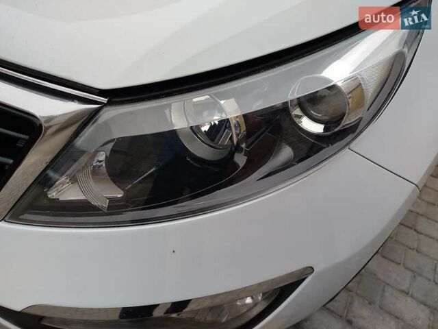 Белый Киа Sportage, объемом двигателя 2 л и пробегом 194 тыс. км за 11900 $, фото 6 на Automoto.ua