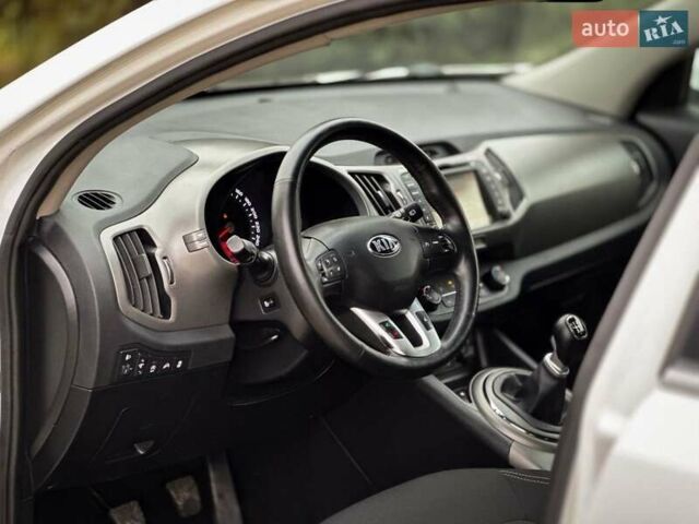 Белый Киа Sportage, объемом двигателя 1.7 л и пробегом 232 тыс. км за 14500 $, фото 6 на Automoto.ua