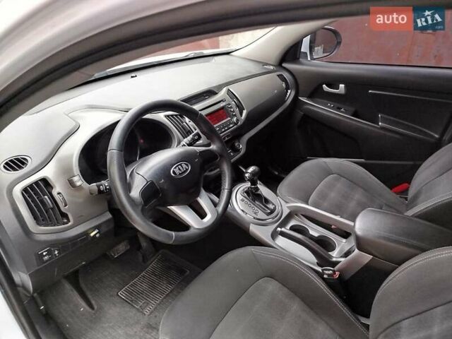 Белый Киа Sportage, объемом двигателя 2 л и пробегом 194 тыс. км за 11900 $, фото 10 на Automoto.ua