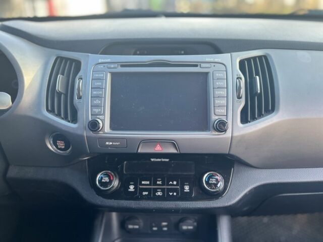 Білий Кіа Sportage, об'ємом двигуна 2 л та пробігом 229 тис. км за 13750 $, фото 15 на Automoto.ua