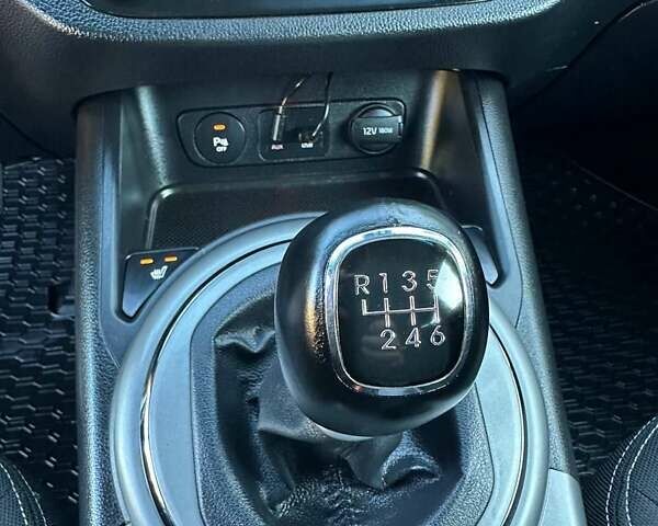 Білий Кіа Sportage, об'ємом двигуна 1.59 л та пробігом 219 тис. км за 12900 $, фото 42 на Automoto.ua