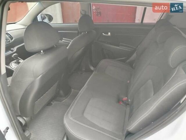 Белый Киа Sportage, объемом двигателя 2 л и пробегом 194 тыс. км за 11900 $, фото 11 на Automoto.ua