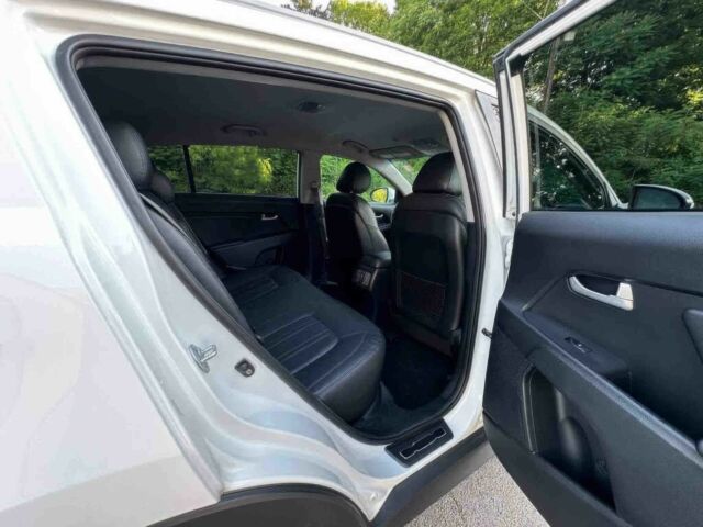 Белый Киа Sportage, объемом двигателя 2 л и пробегом 86 тыс. км за 7600 $, фото 10 на Automoto.ua