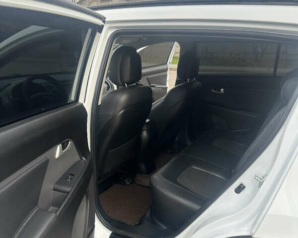 Белый Киа Sportage, объемом двигателя 2 л и пробегом 216 тыс. км за 15750 $, фото 10 на Automoto.ua