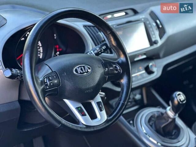 Білий Кіа Sportage, об'ємом двигуна 1.59 л та пробігом 219 тис. км за 12900 $, фото 337 на Automoto.ua