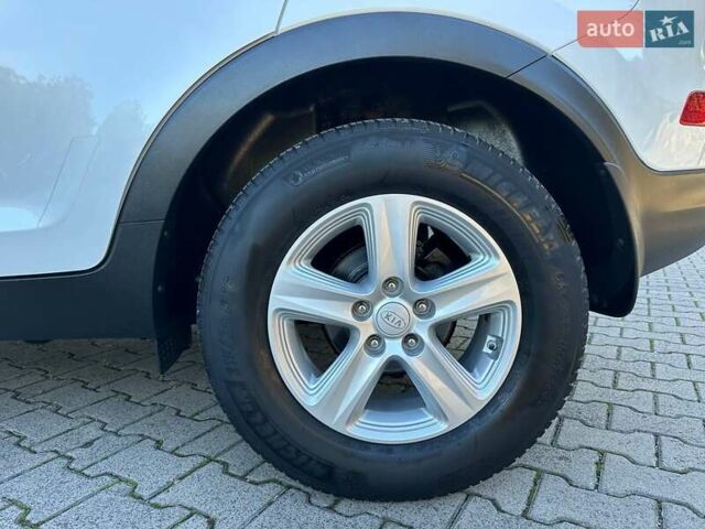 Білий Кіа Sportage, об'ємом двигуна 1.59 л та пробігом 219 тис. км за 12900 $, фото 259 на Automoto.ua