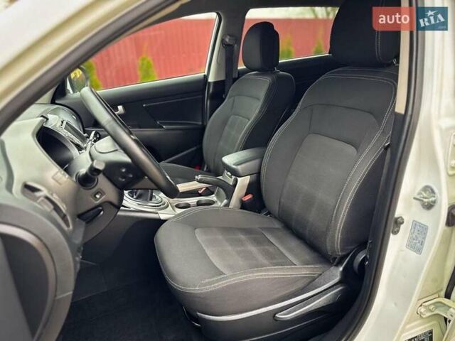 Белый Киа Sportage, объемом двигателя 1.7 л и пробегом 232 тыс. км за 14500 $, фото 3 на Automoto.ua