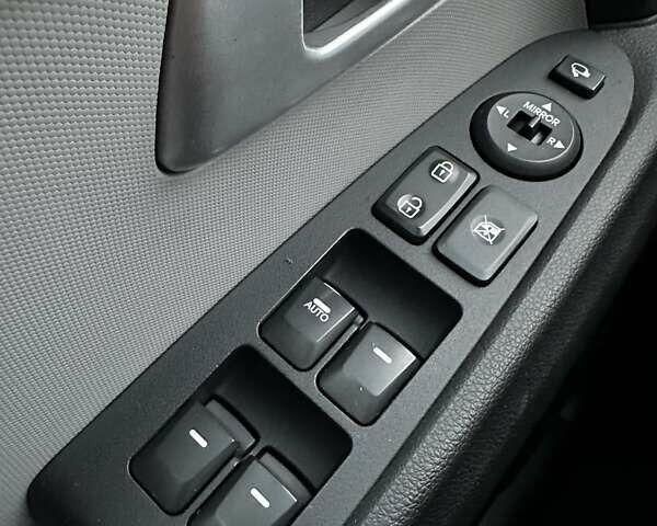 Белый Киа Sportage, объемом двигателя 1.6 л и пробегом 171 тыс. км за 13800 $, фото 31 на Automoto.ua