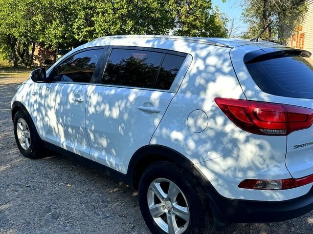 Белый Киа Sportage, объемом двигателя 1.7 л и пробегом 95 тыс. км за 13800 $, фото 2 на Automoto.ua