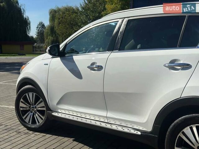 Белый Киа Sportage, объемом двигателя 2.36 л и пробегом 230 тыс. км за 11450 $, фото 5 на Automoto.ua